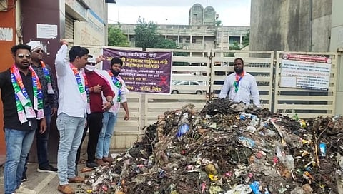 युवा स्वाभिमान पक्षाचा महानगर पलिकेवर हल्लाबोल