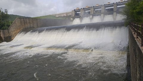 चास कमान धरण ओव्हरफ्लो; पिण्याच्या पाण्यासाठी प्रश्न मिटला