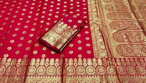 बनारसी साडी: लाखोंच्या किमती असणाऱ्या या साड्यांमध्ये नक्की असते तरी काय?