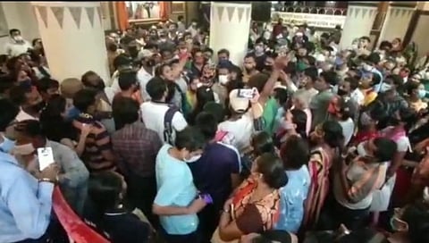 Corona Vaccination : केडीएमसीच्या लसीकरण केंद्रावर गोंधळ