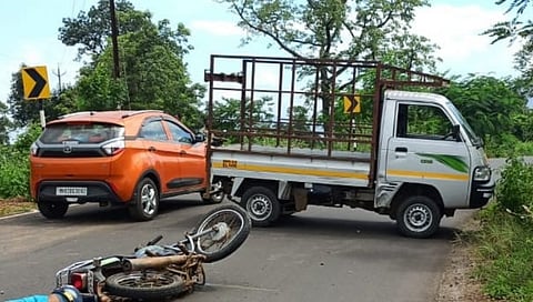 बदलापूर जवळ दुचाकी आणि टेम्पोचा भीषण अपघात