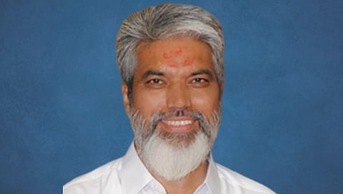 शेतकऱ्यांना धमकी देणाऱ्या कृषी सेवा केंद्राचा परवाना रद्द करण्याचे आदेश