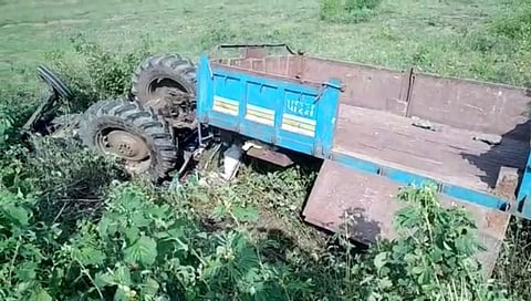 ट्रॅक्टरची ट्रॉली पलटली; दोघांचा मृत्यू