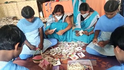 मतीमंद मुलींनी बनवल्या आकर्षक गणेश मूर्ती आणि पर्यावरण पूरक राख्या