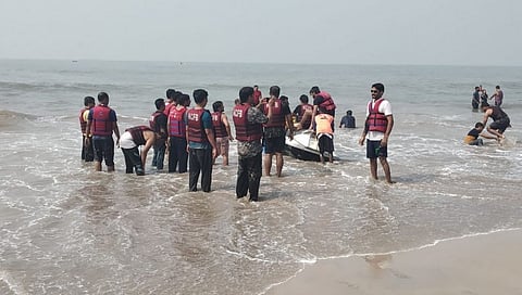 काशीद समुद्रात दोन पर्यटक बुडाले तर तिसऱ्याला वाचवण्यात यश (Video)