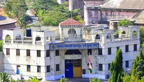 तळोजा जेलच्या 25 फूट उंच भिंतीवरून उडी टाकून कैद्याचे पलायन!