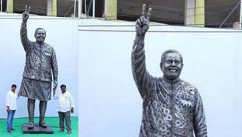 Modi Statue | भंगाराचा वापर करुन साकारला मोदींचा १४ फुटांचा पुतळा
