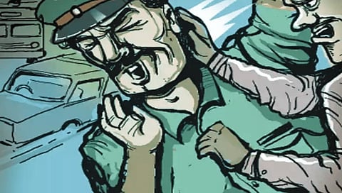 Kalyan; आधारवाडी कारागृहातील दोन कैद्यांचा पोलिस अधिकाऱ्यावर हल्ला