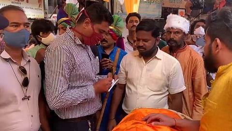 पुण्यात तुळशीबाग मंडळाच्या ढोल ताशा पथकाला पोलिसांनी रोखलं