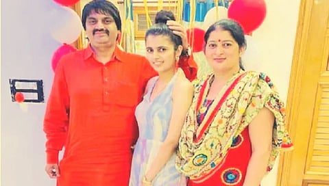 Crime: एकुलत्या एक मुलाकडून संपूर्ण कुटुंबाची हत्या!