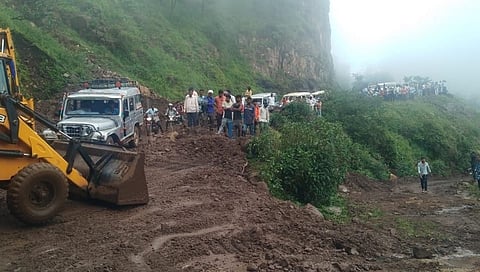 अनास्थेचा बळी; चांदसैली घाटात उपचाराअभावी महिलेचा तडफडून मृत्यू