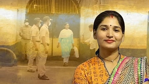 Beed : "नो कमेंट्स" पत्रकारांच्या प्रश्नांना करुणा मुंडेंचं उत्तर!