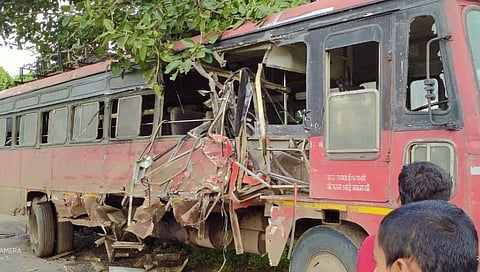 एकीकडे गणेशाचे आगमन; तर दुसरीकडे कोकणी पाड्याजवळ भीषण अपघात !