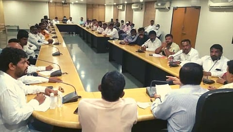 ऊस वाहतूकदारांची बैठक साखर आयुक्त बरोबर निष्फळ