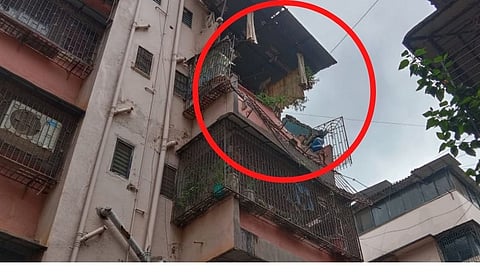 डोंबिवली पश्चिमेला ओपन टेरेसचा भाग कोसळला...