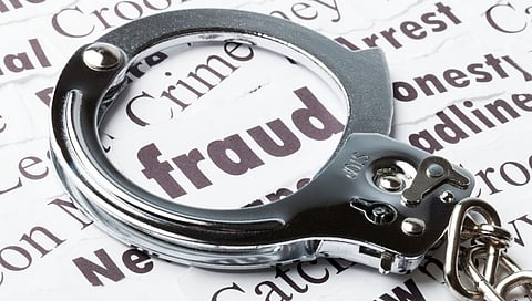 तपास एका केसचा छडा दुसऱ्या गोष्टीचा; मृत भावाच्या जागी 6 वर्ष नोकरी