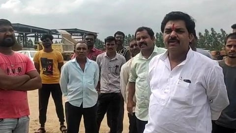 स्थानिकांच्या रोजगारासाठी मनसेच्या राजू उंबरकरांनी कंपनीत धडक देत दिला अल्टीमेटम