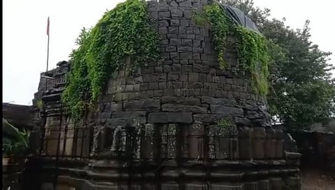 पुरातत्व विभागाच्या दुर्लक्षामुळे प्राचीन मंदिरे नष्ट होण्याच्या मार्गावर