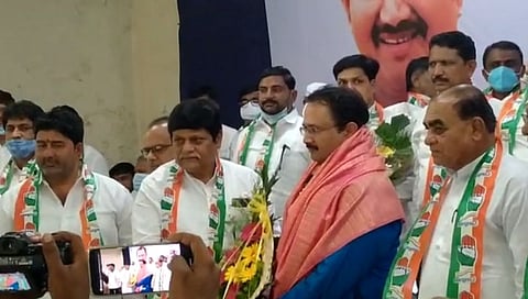 Breaking Solapur : काँग्रेस जिल्हाध्यक्ष धवलसिंह मोहिते पाटलांसह 12 जणांवर गुन्हे दाखल