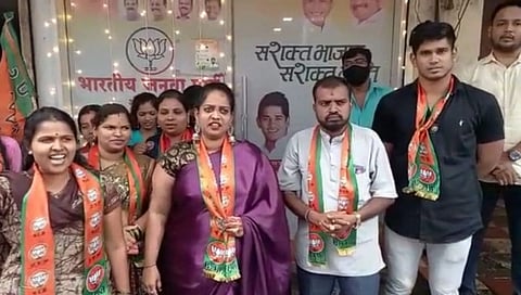 "Sakinaka बलात्कार प्रकरणातील आरोपीला आमच्या ताब्यात द्या!"