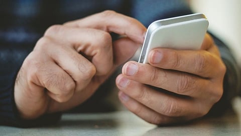 विद्यार्थ्याचा अजब प्रताप,शिक्षिकांचे अश्लील फोटो काढून केले व्हायरल