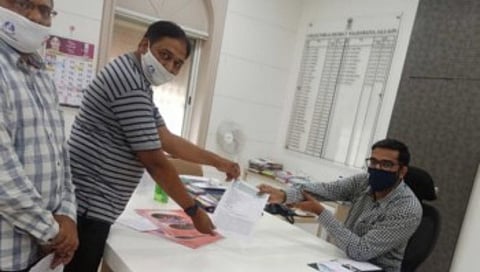 किडन्या विका पण जळगावचे रस्ते करा..; नागरीकांनी दर्शवली तयारी