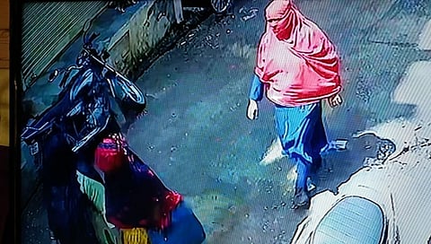 लसीकरण पथक असल्याचा बनाव करत दरोडा टाकणारे सीसीटीव्ही मध्ये कैद