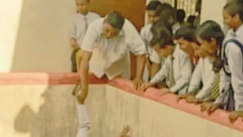 क्रूरतेचा कळस! चिमुरड्याच्या छोट्याशा चुकीमुळे मुख्याध्यापकानीं दिली तालिबानी शिक्षा
