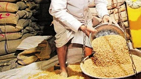नागपुरात रेशन धान्याचा काळाबाजार उघड, 8 लाखांचे धान्य जप्त; दोघांना अटक