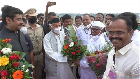 Nagar : अण्णा हजारे हे एक आदर्शवत महान व्यक्तिमत्व : राज्यपाल