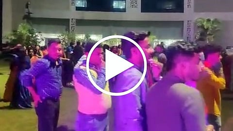 नाशिकमध्ये गरबा कार्यक्रमावर कारवाई, कार्यक्रमात शेकडो महिला पुरुष सहभागी...(पहा व्हिडिओ)