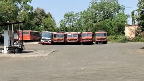 चांदूर बस आगारातील कामगारांचे आजपासून कामबंद...