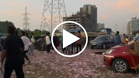 Vasai; पैशाचा पाऊस? रस्त्यावर लाखोंच्या नोटांचा खच, पाहा VIDEO