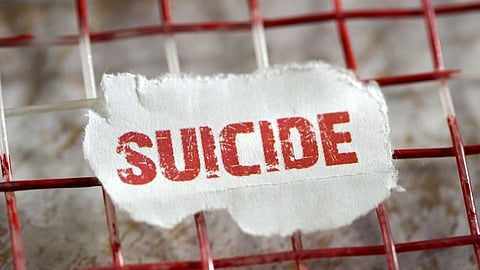 धक्कादायक | आर्थिक अडचणींमुळे एकाच कुटुंबातील तिघांची आत्महत्या