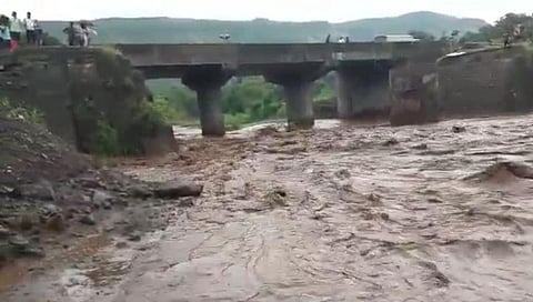 Nandurbar : नवापूर तालुक्यात तुफान पाऊस; नदी नाल्यांना पूर!