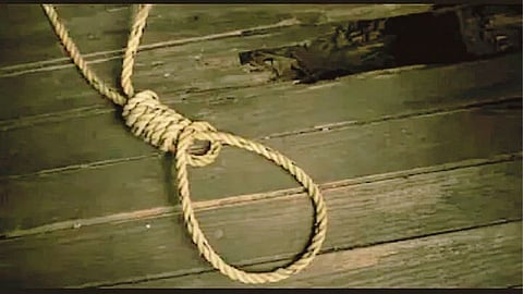 Pizza हट्टामुळे 18 वर्षाच्या मुलीने संपविले जीवन...