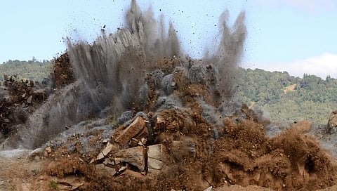 Afghanistan: नमाज दरम्यान मशिदीत मोठा बॉम्बस्फोट, 100 लोकांचा मृत्यू