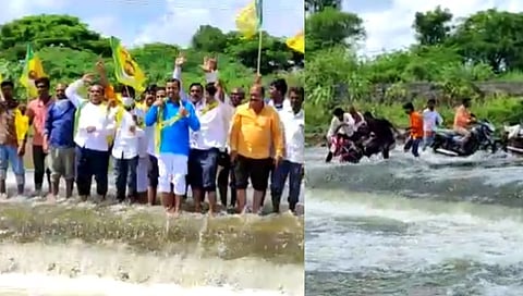 कुंडलिका नदीवरील पूल बांधण्याच्या मागणीसाठी राष्ट्रीय समाज पक्षाचे आंदोलन