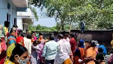 रस्ता दिल्या शिवाय मृतदेह उचलनार नाही, गावकऱ्यांचा पावित्रा