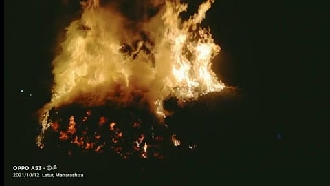 Latur: किनीथोट शिवारात शेतातील सोयाबीन अज्ञातांनी जाळले