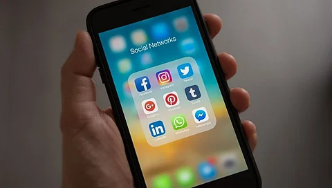 तब्बल 6 तासानंतर Facebook, WhatsApp, Instagram सुरु, तक्रारी कायम
