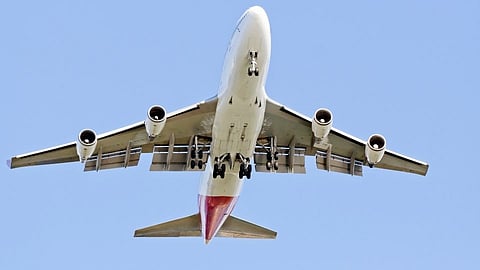 अमेरिकेत थेट घरावर कोसळलं विमान; अंगावर काटा आणणारा Video पाहा