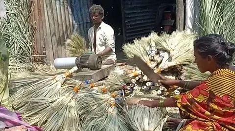 केरसुणी बनवणाऱ्या कुंचिकोरवे समाजातील लोकांची व्यथा...