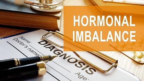 शरीरात दिसणारी 'ही' 8 लक्षणे हार्मोन्समधील बिघाड दर्शवतात; जाणून घ्या