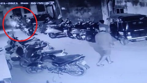 विरार मध्ये तरुणावर चॉपर ने हल्ला, घटना CCTV मध्ये कैद; पहा Video