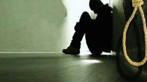 बायको आणि सासऱ्याच्या त्रासाला कंटाळून तरुणाची आत्महत्या; सुसाईड नोट सापडल्याने घटनेचा उलगडा
