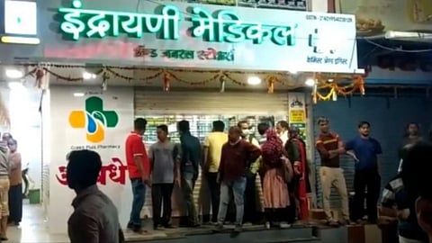 D कंपनीचा माणूस असल्याचे सांगत मेडिकलची तोडफोड; नागरिकांनी बेदम चोपला!