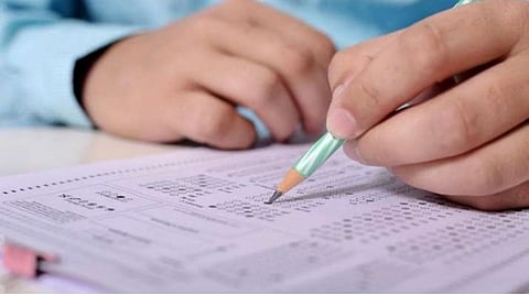 Arogya Bharati Exam Breaking | आरोग्य विभागाच्या गट क परीक्षेतही घोळ ?; (पहा व्हिडीओ)
