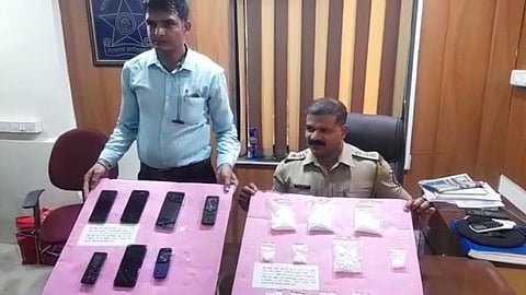 मुंब्रा पोलिसांची मोठी कारवाई; 15 लाखांहून अधिक किंमतीचे अंमली पदार्थ जप्त