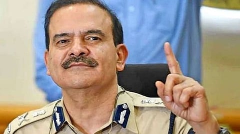 मोठी बातमी! मुंबई पोलीस आयुक्त परमबीर सिंग यांचं अखेर निलंबन